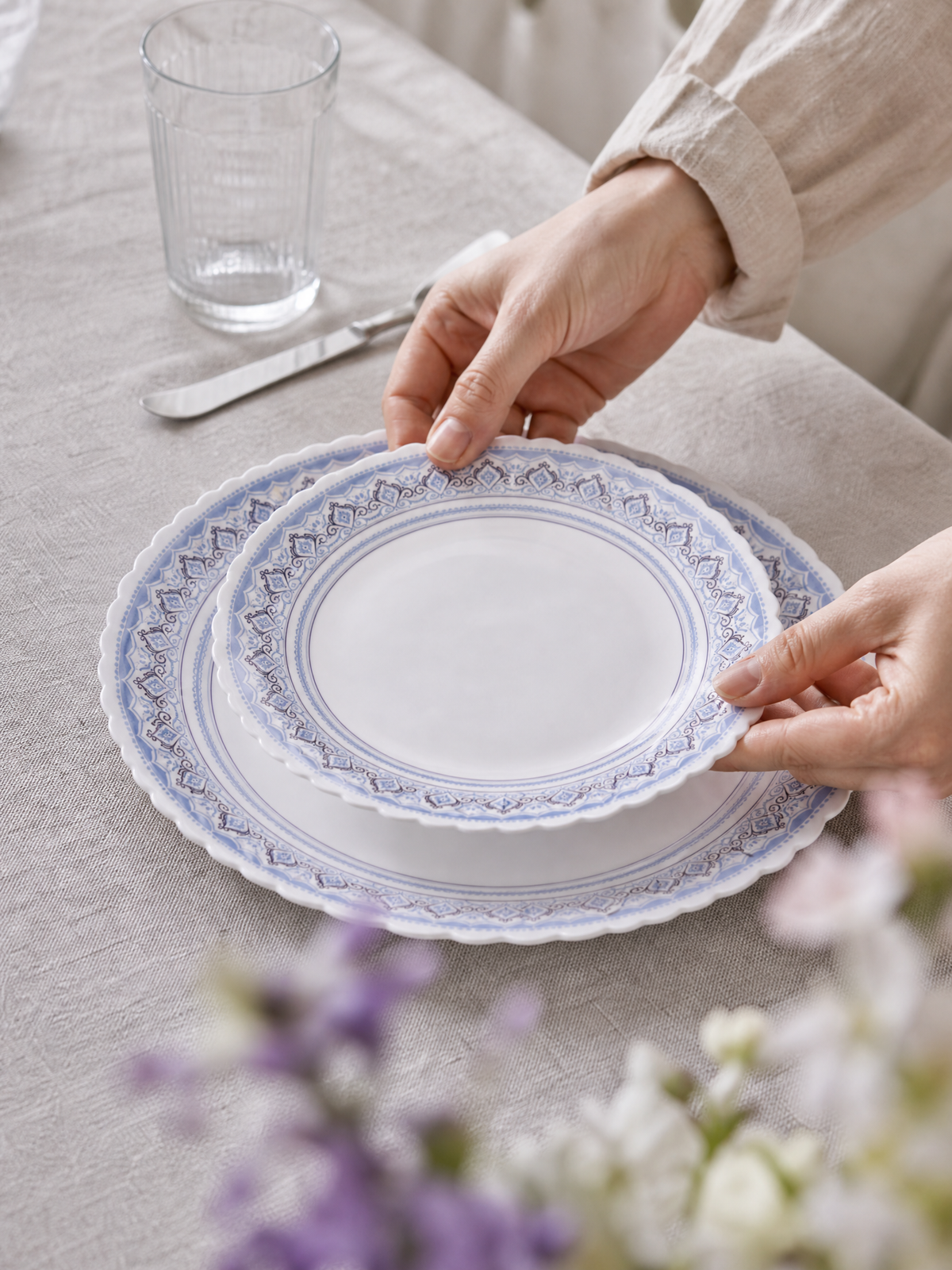 Set Veselă Din Opal 18 Piese, Model Classic, 6 Farfurii Întinse 19cm, 6 Adânci 23cm, 6 Întinse 25cm, Alb