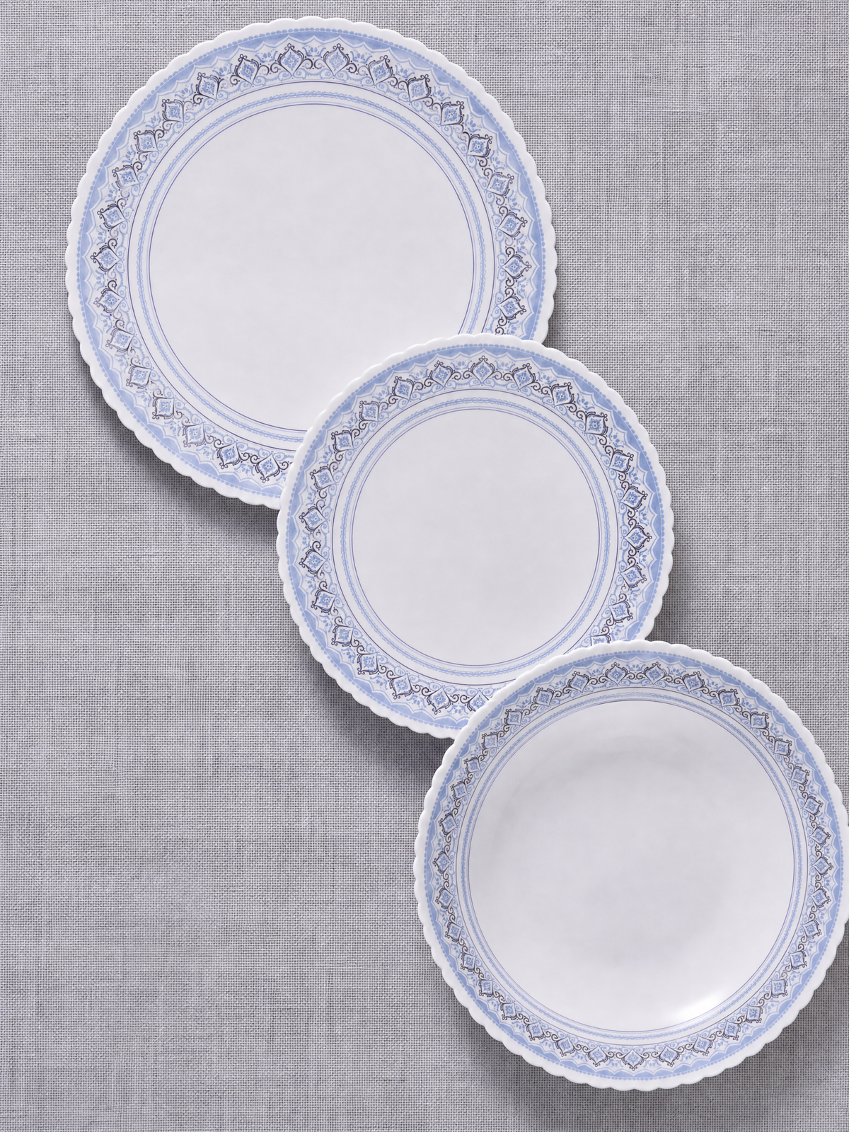 Set Veselă Din Opal 18 Piese, Model Classic, 6 Farfurii Întinse 19cm, 6 Adânci 23cm, 6 Întinse 25cm, Alb