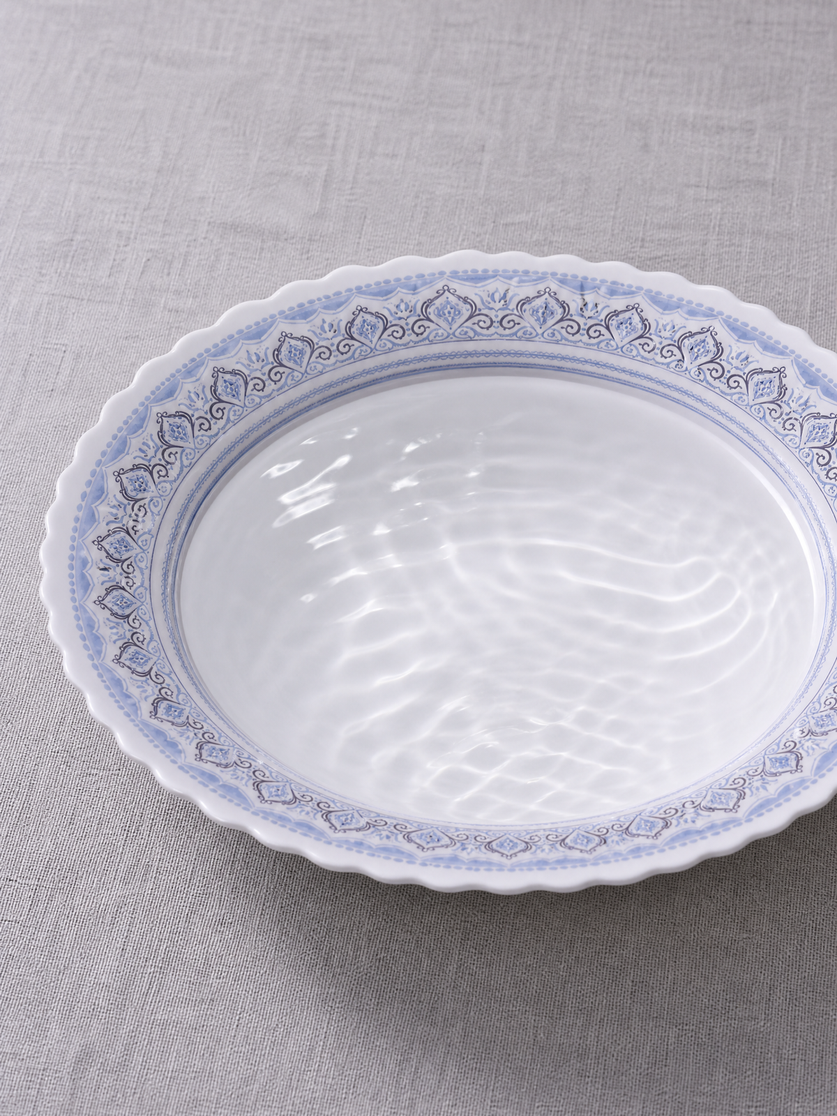 Set Veselă Din Opal 18 Piese, Model Classic, 6 Farfurii Întinse 19cm, 6 Adânci 23cm, 6 Întinse 25cm, Alb