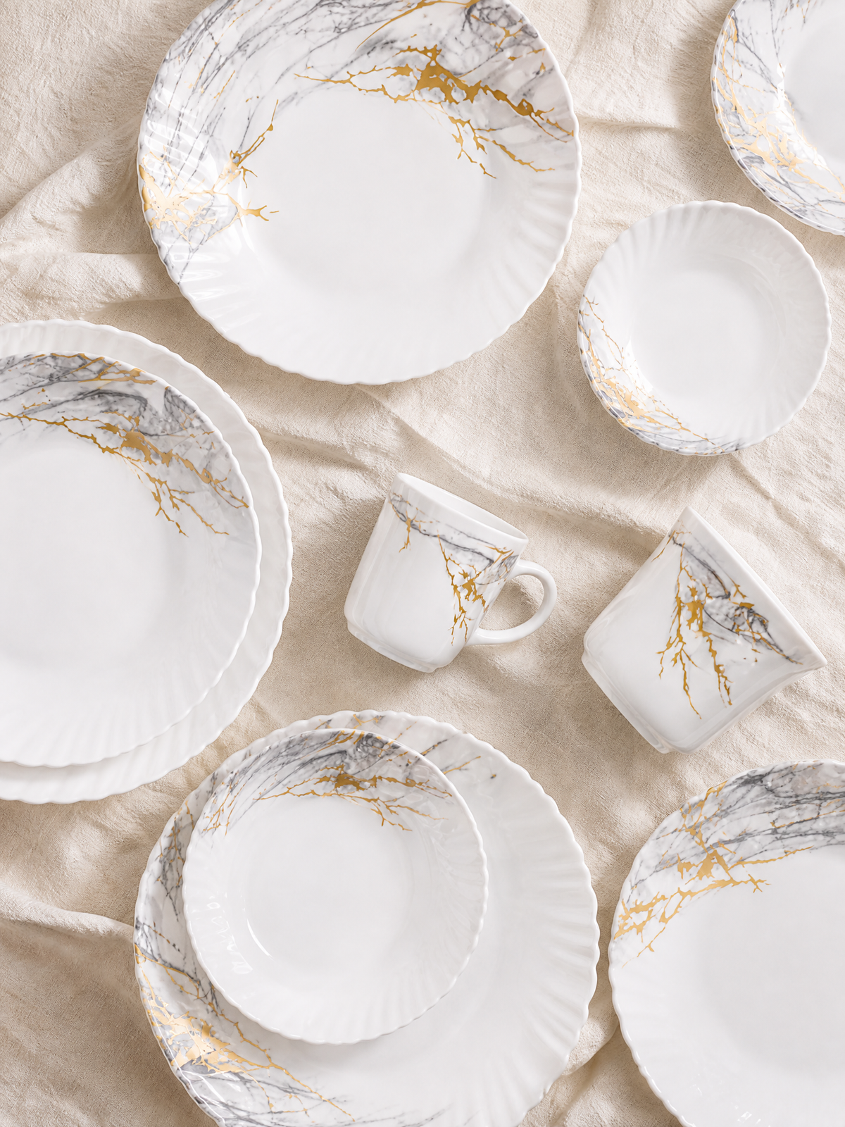 Set Veselă 38 Piese Pentru 6 Persoane, Model Golden Marble, Design Marmurat Cu Auriu, Farfurii, Boluri, Platouri Și Cană