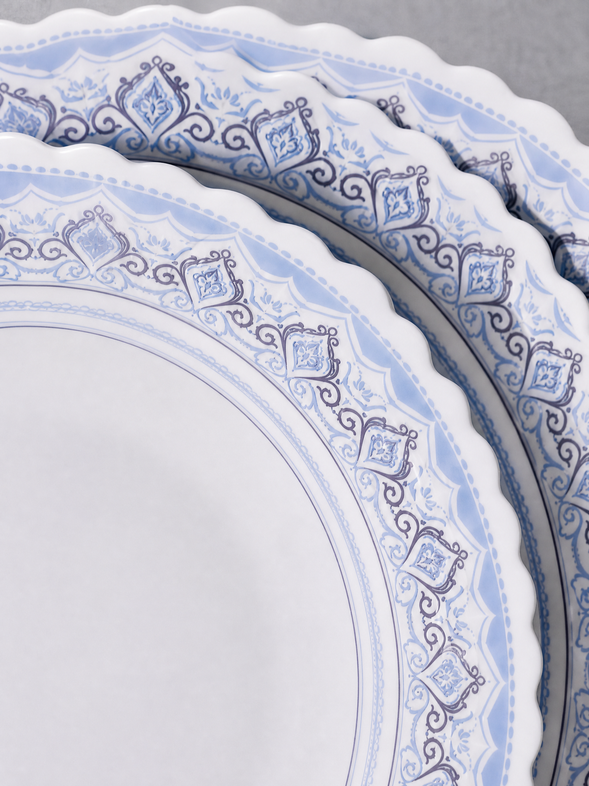 Set Veselă Din Opal 18 Piese, Model Classic, 6 Farfurii Întinse 19cm, 6 Adânci 23cm, 6 Întinse 25cm, Alb